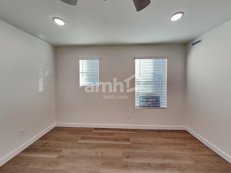 Building Photo - 4692 W Ore Strm Rd