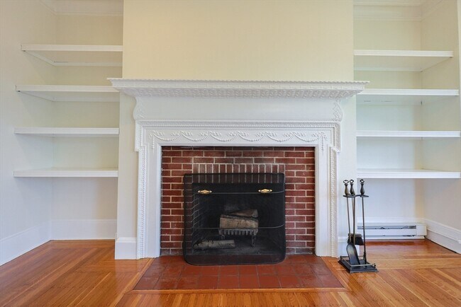 Building Photo - 857 Beacon St