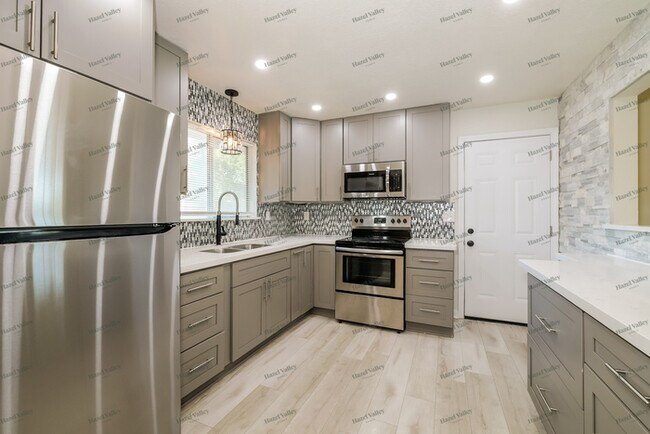 Building Photo - 8955 E 84 St