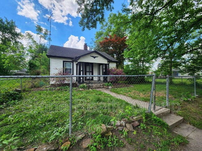 Primary Photo - 1619 5th Ave