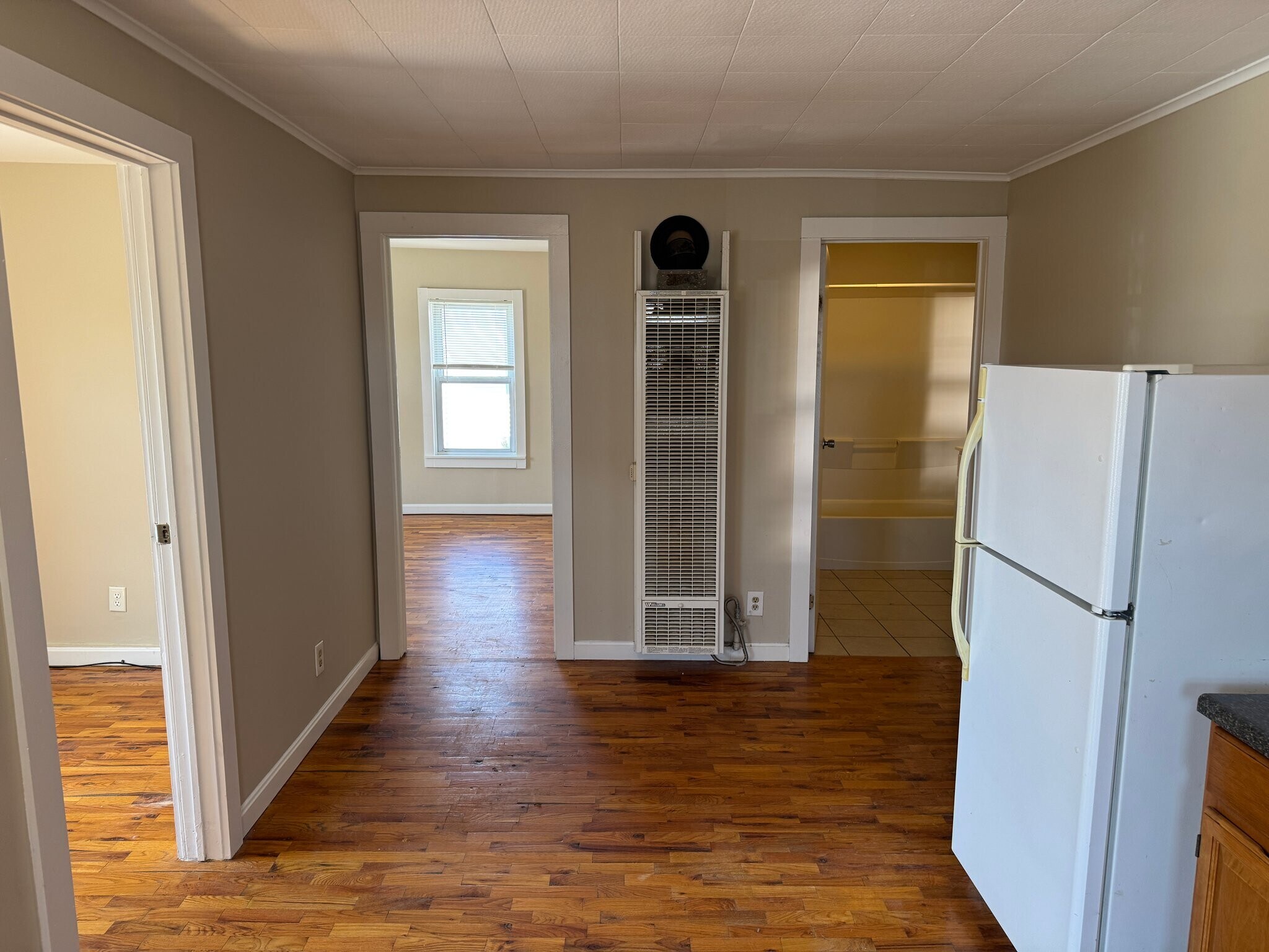 Building Photo - 98 Van Den Noort St