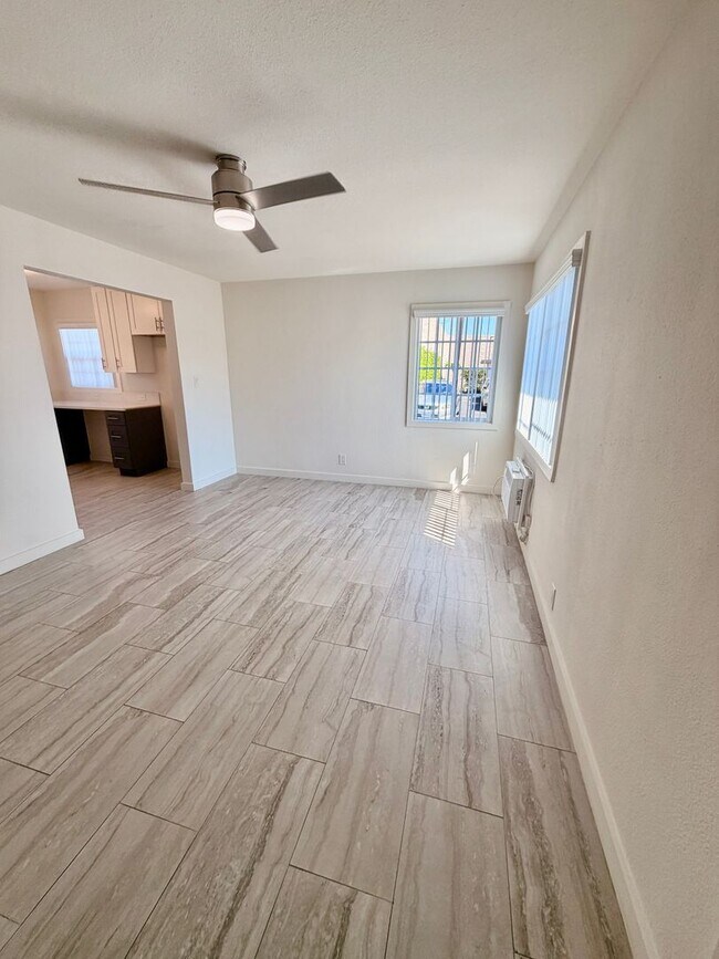 Building Photo - Remodeled 1 Bedroom Unit in Orange