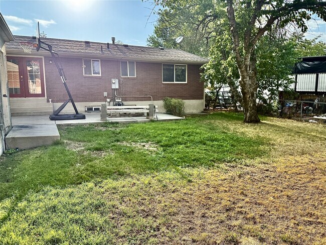 Building Photo - 4191 S Bluejay St