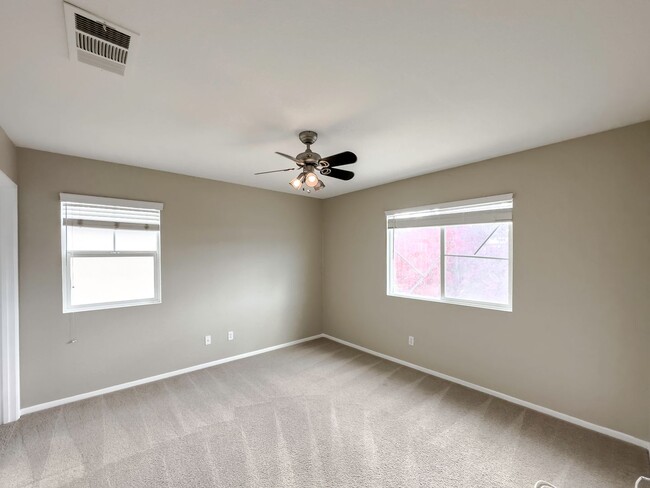 Building Photo - Large 4 bedroom + LOFT Home in Murrieta Fo...