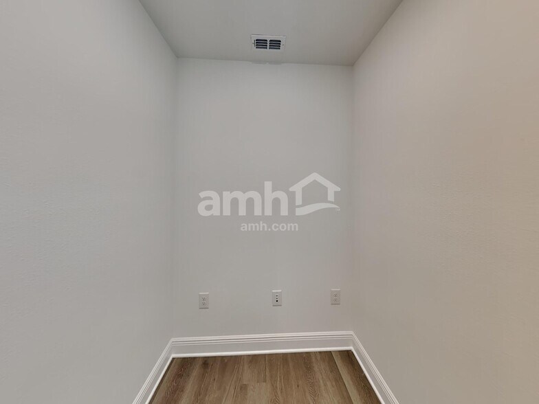 Building Photo - 6567 Atlantic Bch Ave