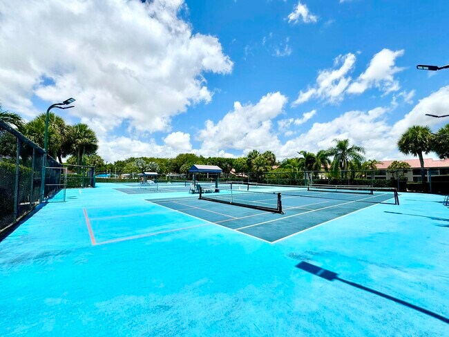 Building Photo - 5135 Floria Dr