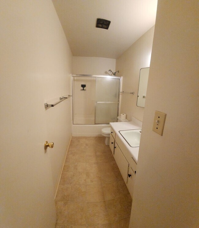 Building Photo - 4 bed 2 bath spacious home with 2 car garage in SLO!