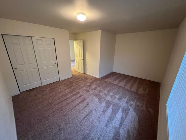 Building Photo - 3 Bedroom DuPont Home with Loft