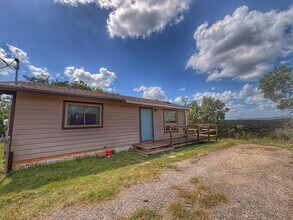 Building Photo - 2/1 in Bandera River Ranch