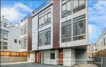 Building Photo - 1012 NE 92nd St