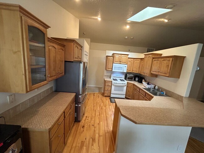 Primary Photo - ONE LEVEL Beautiful 4 BR 2 Bath Home 2100 SF / Open and spacious home a MUST see!