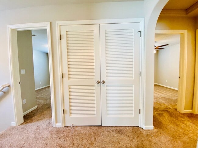 Building Photo - $2,195 DeWolf & Barstow, 3 Bedroom - Joy Dr, Clovis / Community Pool