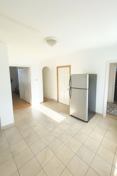 Kitchen - 85 Laidlaw Ave