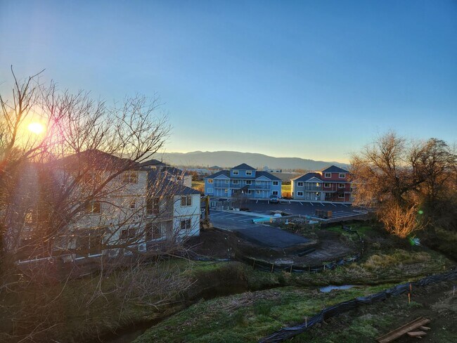 Building Photo - 1995 Sky Park Dr