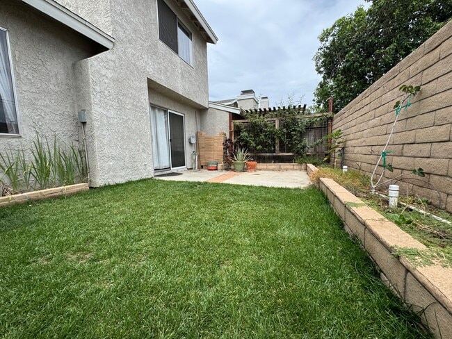 Building Photo - 2bd/2.5ba two car garage townhouse in Coro...