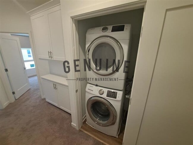 Building Photo - Coming Soon: Modern Tri-Level 2Bd 2.5Ba Townhouse in Irvine!