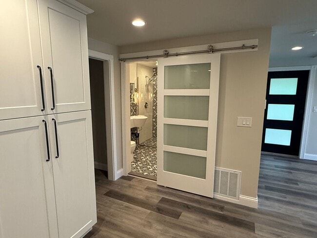Building Photo - Brand New Apartment in Mukilteo with Parti...