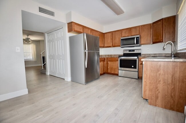 Building Photo - Beautiful 2 bed 2.5 bath Townhouse in Mesa!