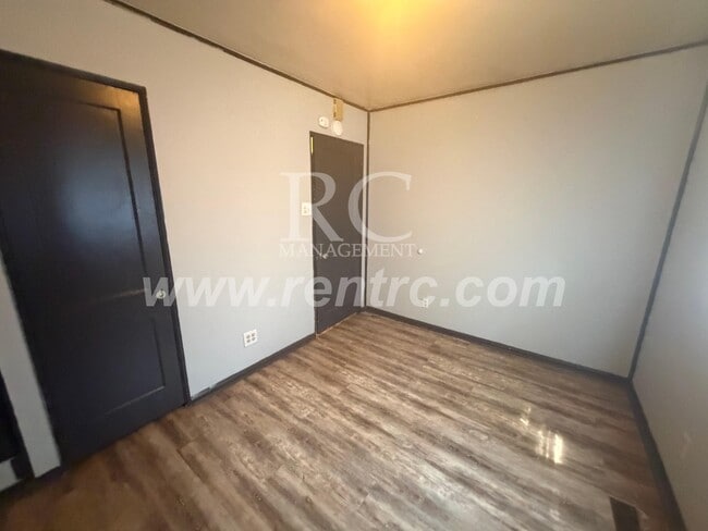 Building Photo - 228 Delaware-