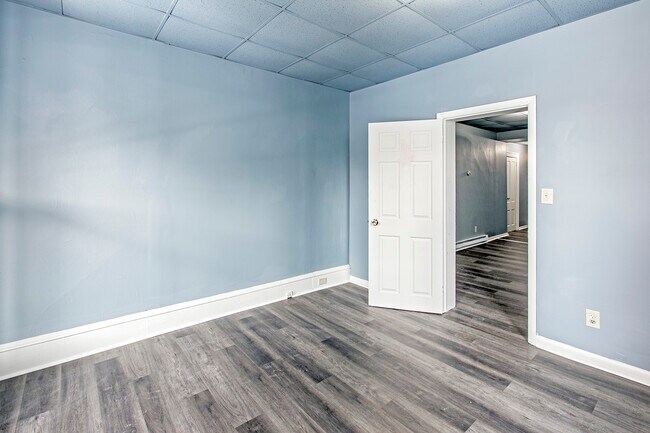 Building Photo - 32 Walnut St