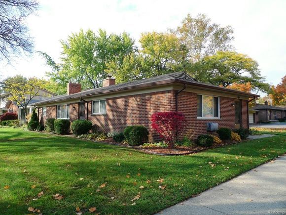 Primary Photo - 3225 Clawson Ave / 2401-2403 W 13 Mile