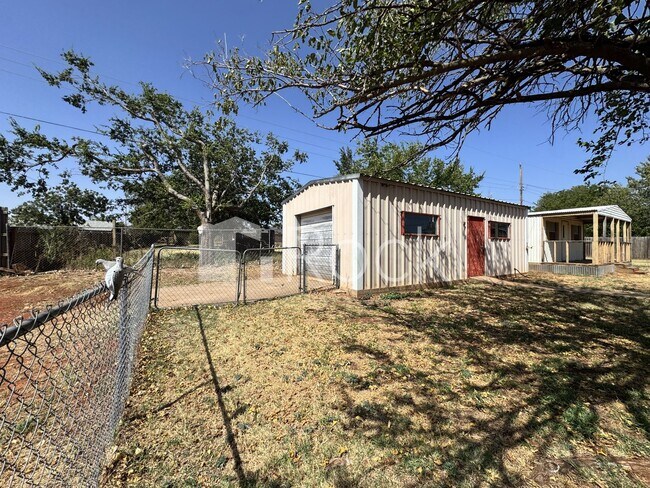 Building Photo - 1005 Van Buren Ave NW