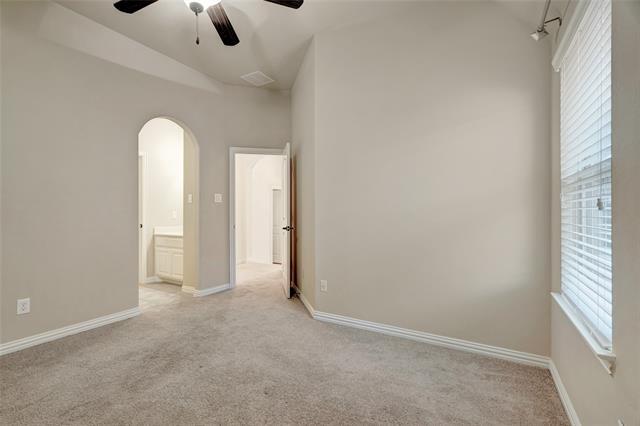 Building Photo - 2850 Sherwood Dr