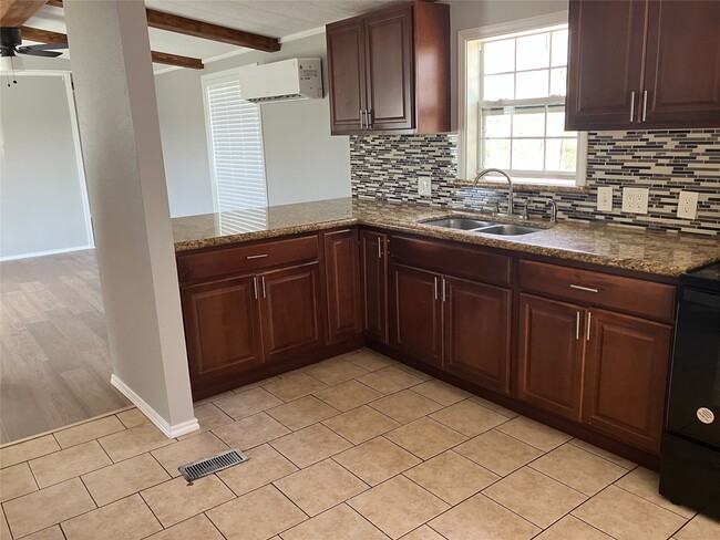 Building Photo - 118 Walnut St