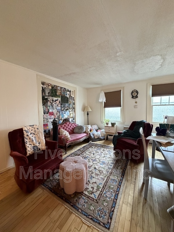 Building Photo - 32 Intervale Ave