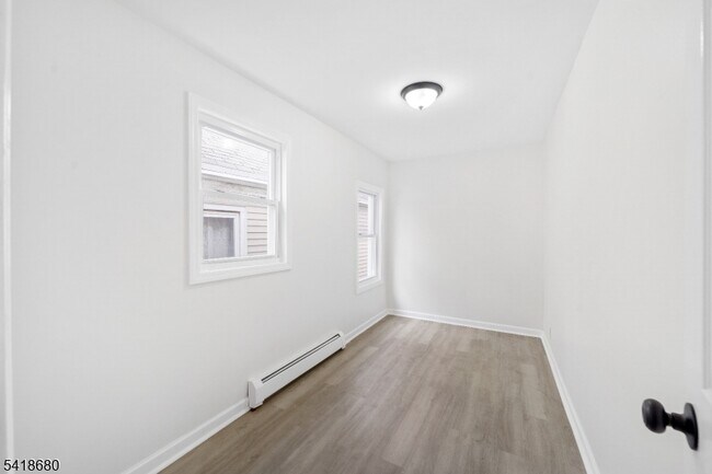 Building Photo - 334 Pine St