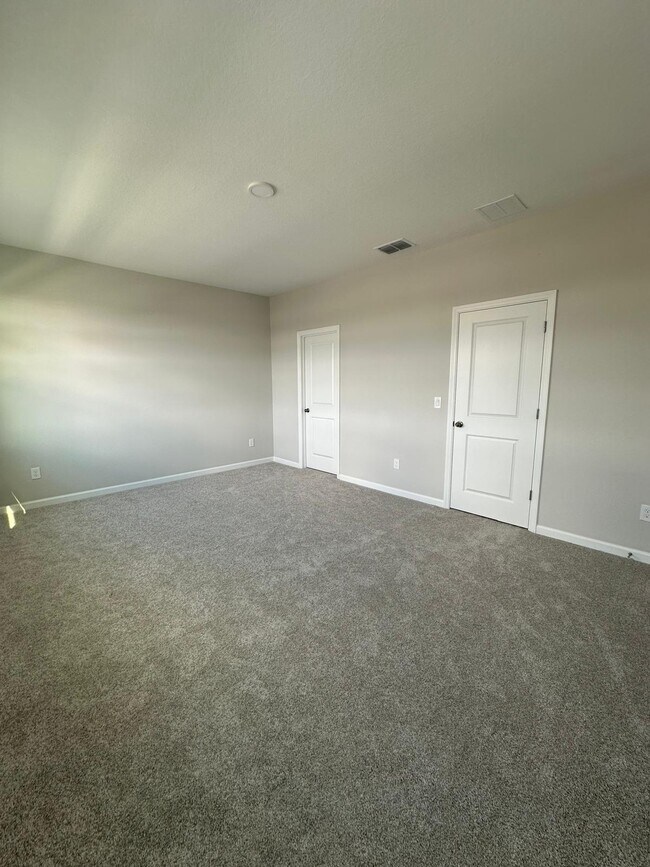 Building Photo - 1359 Mount Royal Dr