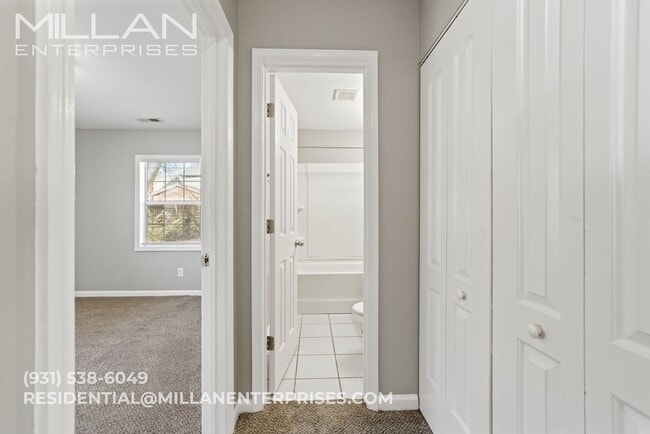 Building Photo - Cozy 2-Bedroom with Outdoor Space & Everyday Convenience