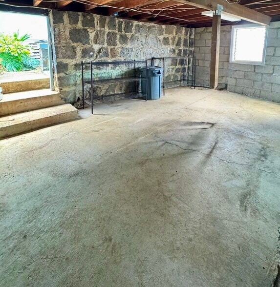 Bonus Storage area - 1769 Puowaina Dr