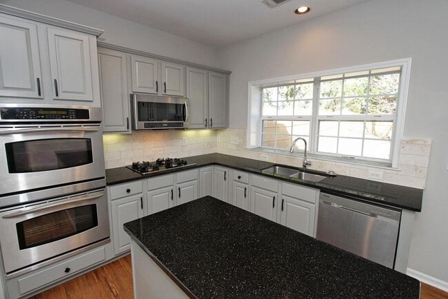 Building Photo - 5057 Bethpage Dr NE