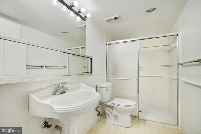 Building Photo - 3800 Powell Ln