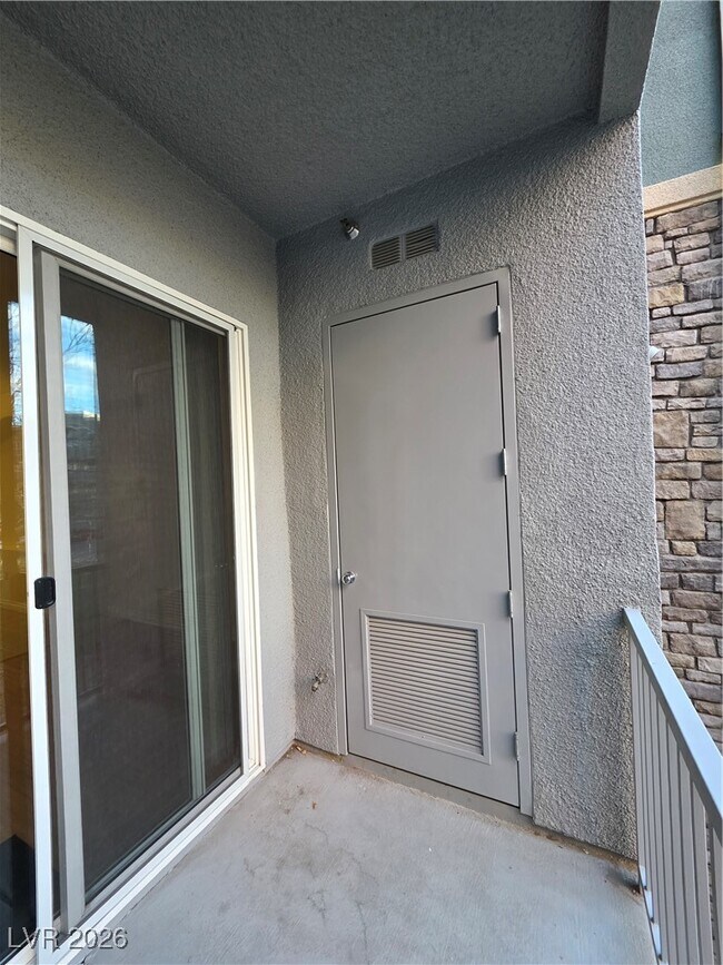 Building Photo - 62 E Serene Ave