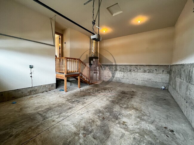 Building Photo - Beautiful South Salem Home - MOVE IN READY!