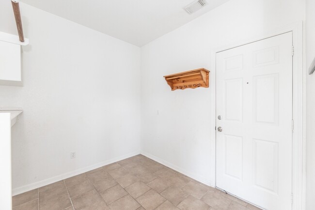 Building Photo - 15435 Stoneridge Park Ln