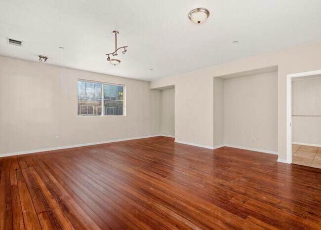 Building Photo - 921-923 30th Street