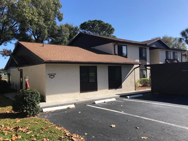 Building Photo - 510 Fairways Cir