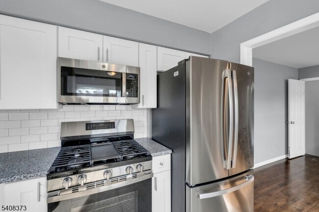 Building Photo - 415 Highland Pl