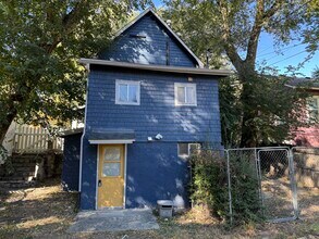 Building Photo - 523 N Walnut St