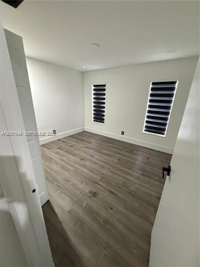 Building Photo - 1711 SW 100th Ave