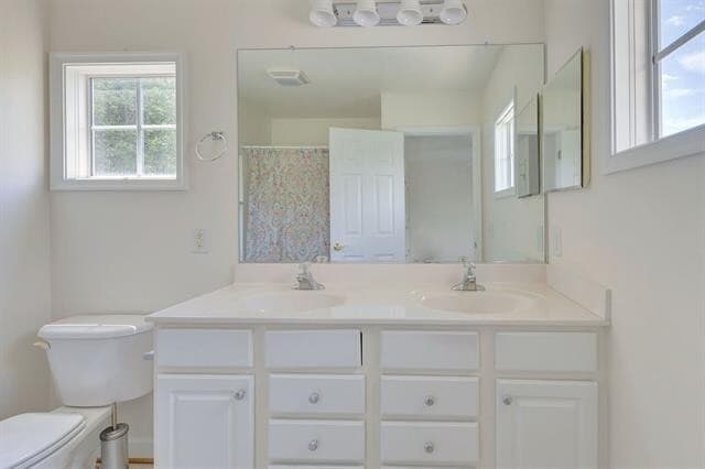 Building Photo - Bright Townhouse Available in Forest Lakes