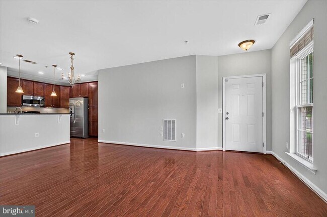 Building Photo - 43845 Centergate Dr