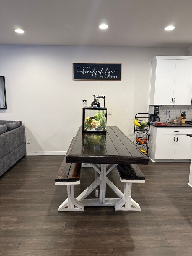 Building Photo - Beautiful Home with lots of upgrades.... A...