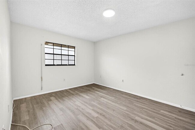 Building Photo - 13250 Ridge Rd S