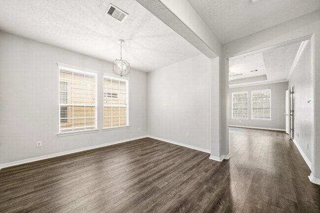 Building Photo - 2711 Wallingford Pnes