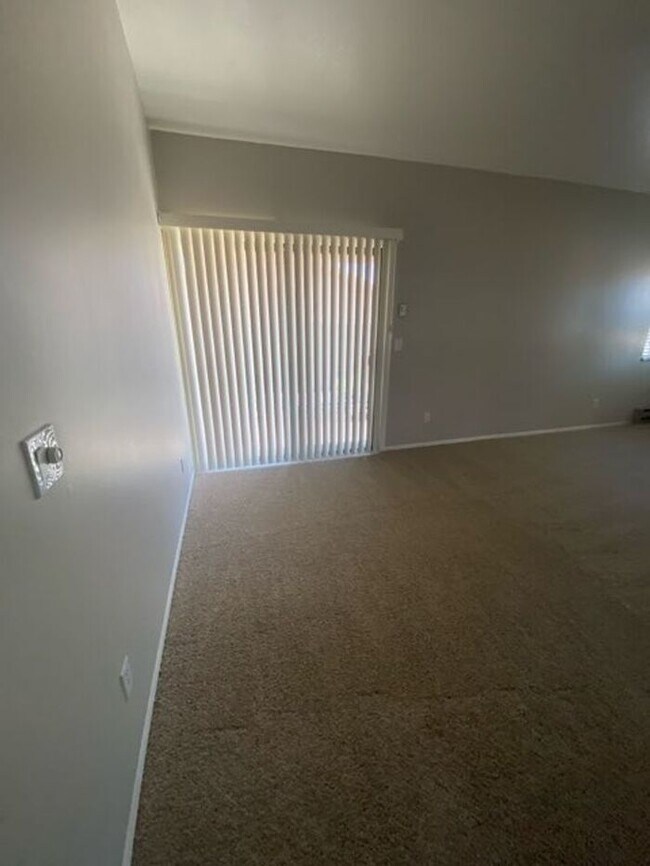 Building Photo - 5249 N Adobe Cir