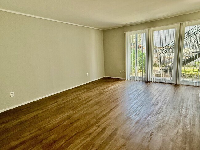 Building Photo - 1000 Heights Blvd